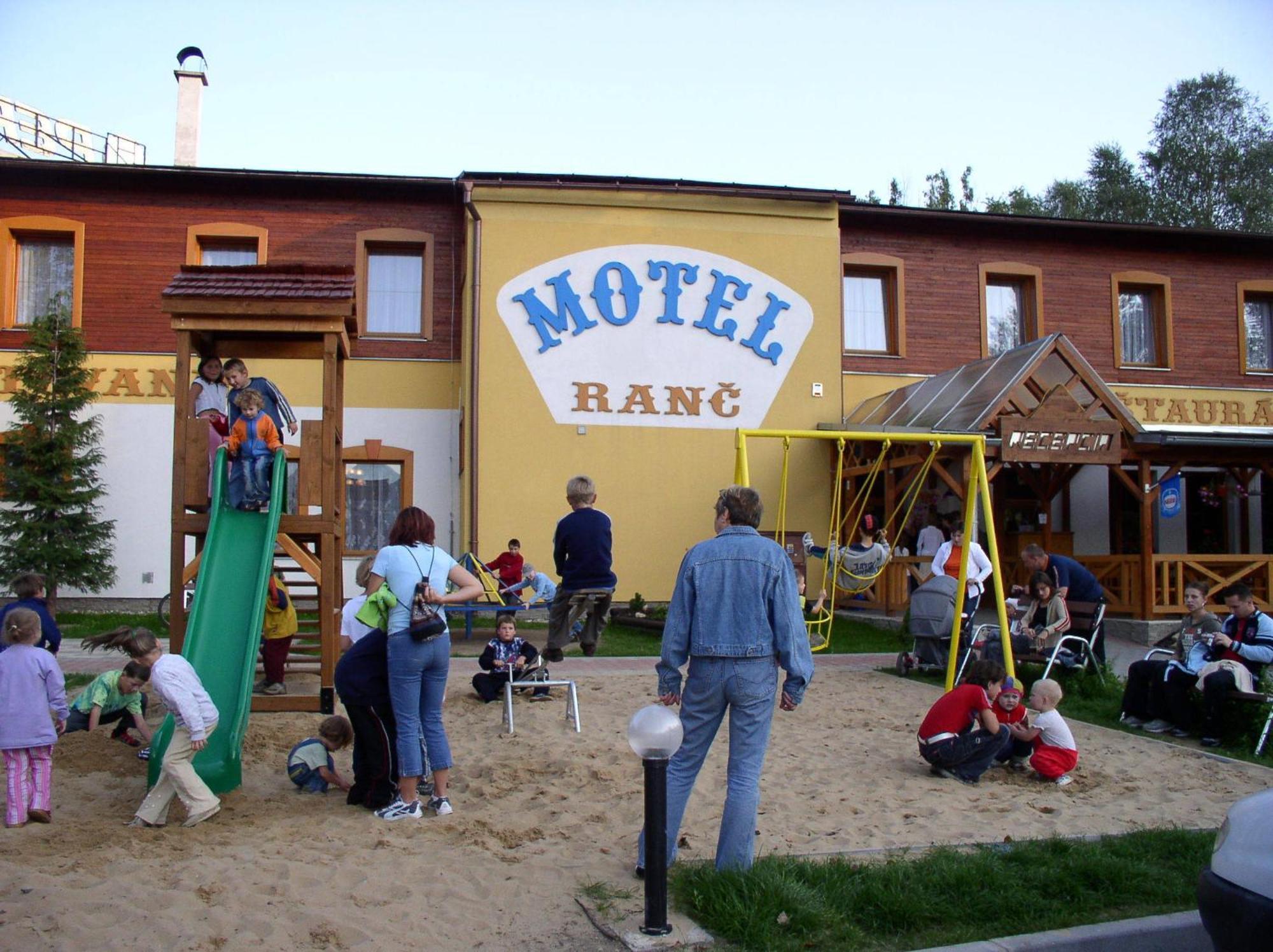 Motel Ranc Rużomberk Zewnętrze zdjęcie